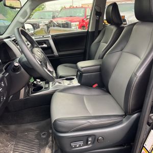 صورة مصغرة 32 لـ 2017 Toyota 4RUNNER SR5 PREMIUM