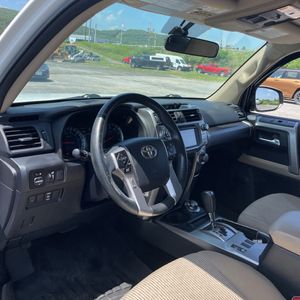2014 Toyota 4RUNNER SR5 thumbnail 36