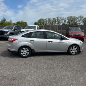 FORD FOCUS S - 10