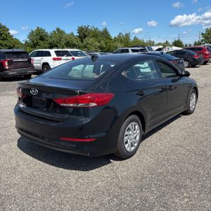 صورة 8 لـ 2017 Hyundai ELANTRA SE