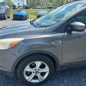 FORD ESCAPE SE - 2