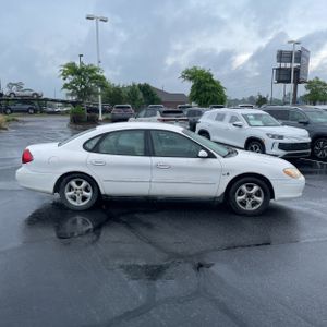 FORD TAURUS SE - 10