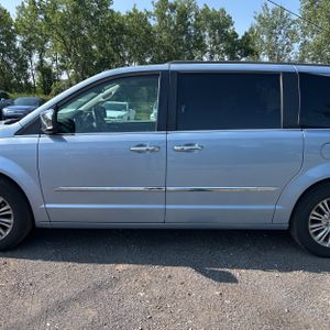 صورة 4 لـ 2016 Chrysler TOWN & COUNTRY TOURING-L
