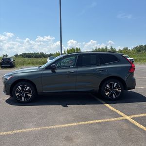 2026 Volvo XC60 B5 CORE photo 3