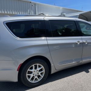 CHRYSLER PACIFICA TOURING L - 9