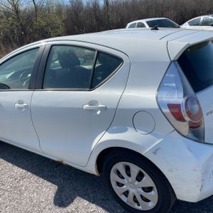 TOYOTA PRIUS C - 6