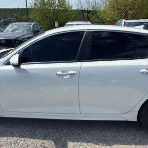 KIA OPTIMA LX - 3