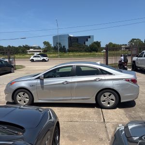 2011 Hyundai SONATA HYBRID BASE 照片 3