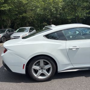 2026 FORD MUSTANG ECOBOOST PREMIUM — фото 9