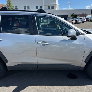 2024 Toyota RAV4 XLE — миниатюра 11