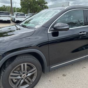 MERCEDES-BENZ GLA - 2