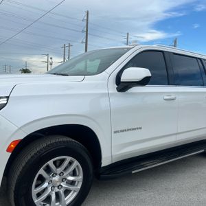 2024 Chevrolet SUBURBAN LT photo 2