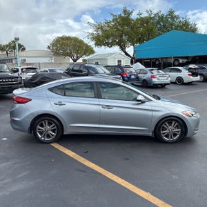 HYUNDAI ELANTRA SE - 10