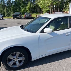 DODGE CHARGER SE - 2