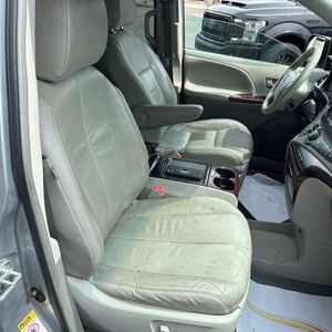 2012 Toyota SIENNA XLE 8-PASSENGER — миниатюра 31