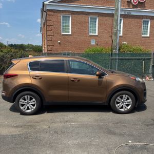 KIA SPORTAGE LX - 10