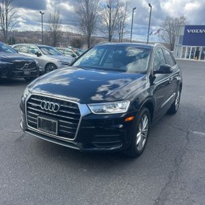 Audi Q3 2.0T Premium Plus - 1