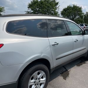 صورة 9 لـ 2011 Chevrolet TRAVERSE LS