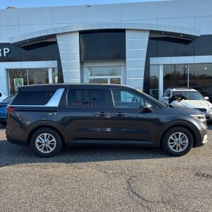 KIA CARNIVAL LX - 10