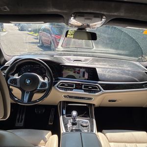صورة 39 لـ 2021 BMW X7 M50I