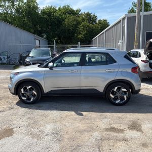 HYUNDAI VENUE SEL - 3