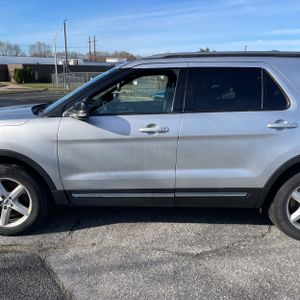 FORD EXPLORER XLT - 4