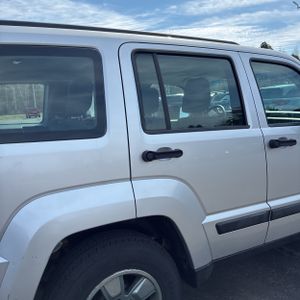 JEEP LIBERTY SPORT - 9