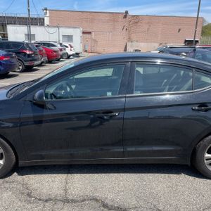 HYUNDAI ELANTRA SE - 4