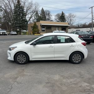 KIA RIO 5-DOOR S - 3