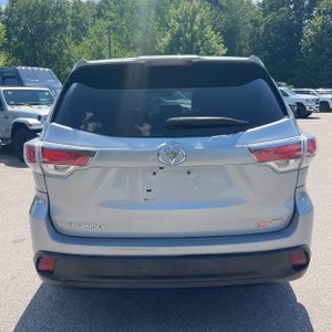 2016 Toyota HIGHLANDER LE — фото 4