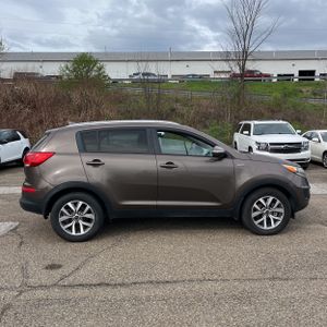 KIA SPORTAGE LX - 10