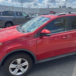 2013 Toyota RAV4 XLE — фото 2