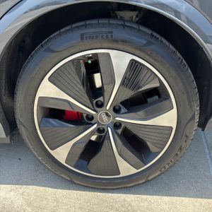 2025 AUDI SQ6 E-TRON PRESTIGE 缩略图 18
