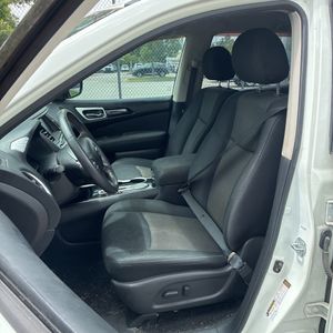2017 Nissan PATHFINDER SV — миниатюра 32