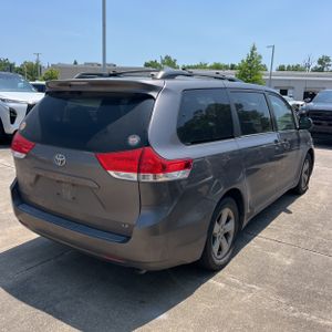 TOYOTA SIENNA - 8