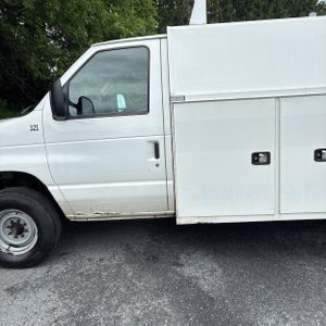 FORD E-350 CUTAWAY - 4