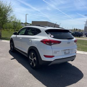 HYUNDAI TUCSON VALUE - 5
