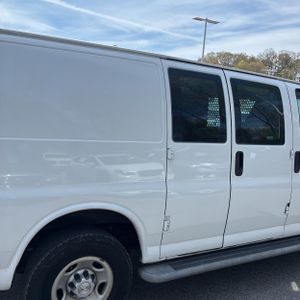 CHEVROLET EXPRESS 2500 - 9