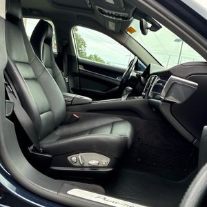 2015 Porsche PANAMERA 4 photo 30