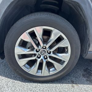 2019 Toyota RAV4 XLE PREMIUM — фото 17