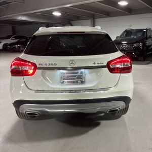 MERCEDES-BENZ GLA - 7