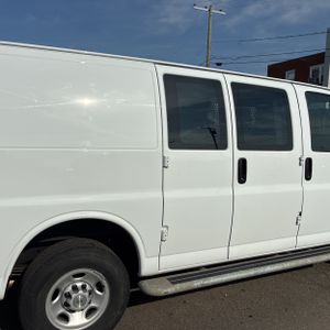 CHEVROLET EXPRESS 2500 - 9