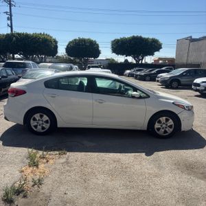 صورة 9 لـ 2017 KIA FORTE LX