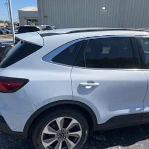 FORD ESCAPE PLATINUM - 9