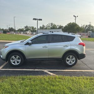 صورة 3 لـ 2014 Toyota RAV4 XLE