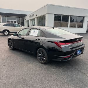 صورة 6 لـ 2023 Hyundai ELANTRA SEL