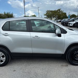 2019 Chevrolet TRAX LS thumbnail 11