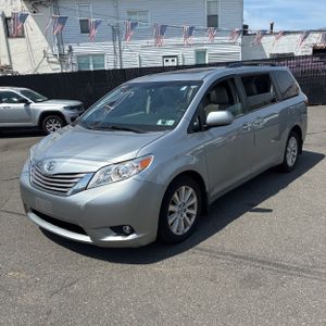 TOYOTA SIENNA - 1