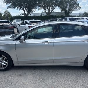 FORD FUSION SE - 4