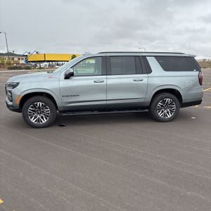 CHEVROLET SUBURBAN - 3